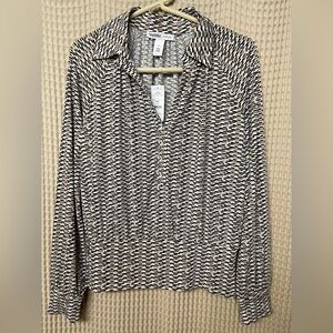 White House Black Market NWT Monochrome Geometric Vneck Shirt & Button Sleeves